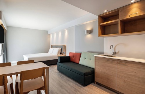 Portimao Hotel | Holiday Inn Express And Suites Portimao by IHG