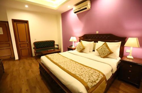 Safdarjung Enclave Hotel | Hotel Ambica Palace AIIMS New Delhi - Couple Friendly Local ID Accepted