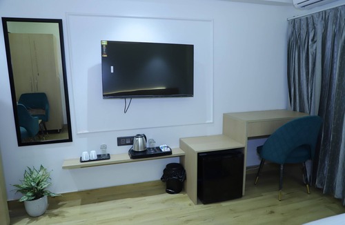 Paharganj Apartment | hotel welcome palace near McDonald's & new delhi railway station & connaught pla