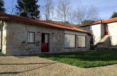 Molares Cottage | "Houses of Eido" - Casa do Eido and the widow, old caretaker houses recovered