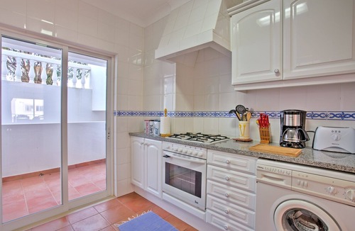 Meia Praia Apartment | Idealmente Situado Para Desfrutar da Maravilhosa Praia de Extenso Areal