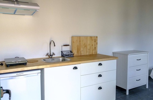 Almoinha Apartment | Independent studio in a private propertiy with garden and swimming pool
