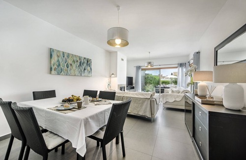 Castelo Villa | Isabella Blue