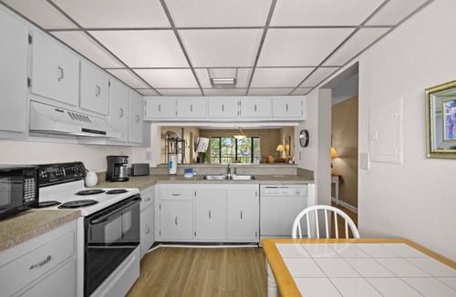 Isla del Sol Condo | Island Escape at La Puerta 4-231 St Pete 2nd Floor Condo