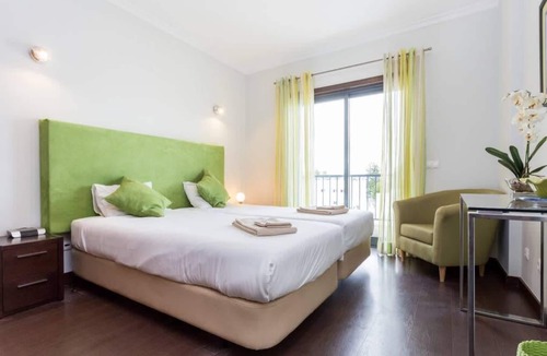 Meia Praia Apartment | Lagos Marina apartment with rooftop pool and gym