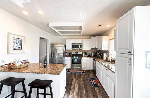 Linn Creek House | Lakefront Home-3BD/2.5BA/Dock/Grill/Firepit/Kayaks