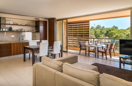 Salgados Apartment | Large apartment for 4, 10 minutes from Salgados beach