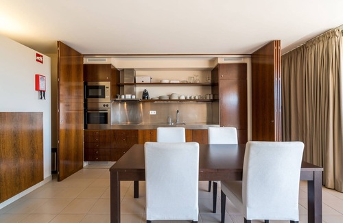 Salgados Apartment | Large apartment for 4, 10 minutes from Salgados beach
