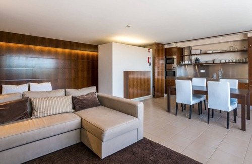 Salgados Apartment | Large apartment for 4, 10 minutes from Salgados beach
