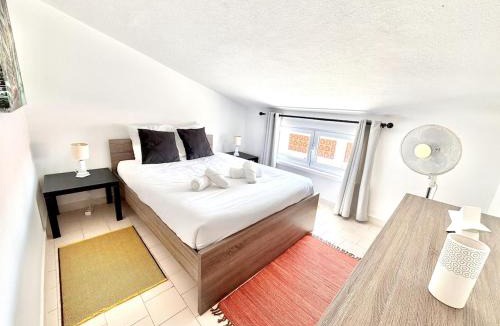 Sao Bernardino House | Large house near beaches & surf