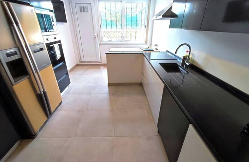 Olivais Apartment | Lisbon Airport GuestHouse Gal - Suite w/Wc