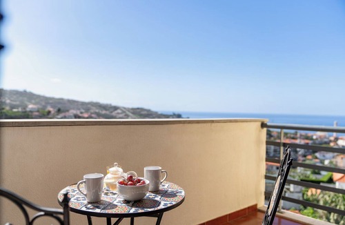 Camara de Lobos Apartment | Lobos Horizon – Coziness with Madeiran Soul
