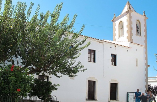 Albufeira House | Lovely apartment in villa for 4 guests with pool, WIFI, A/C, TV and patio