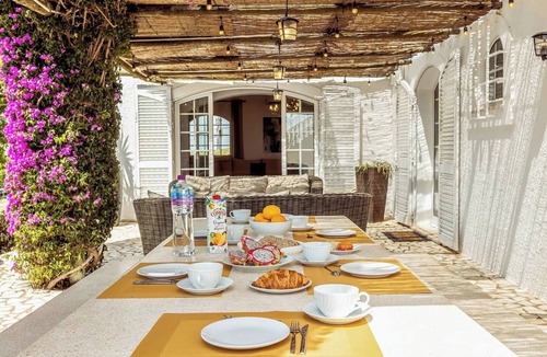 Albufeira Villa | Lovely Very Private Villa with Beautiful Gardens