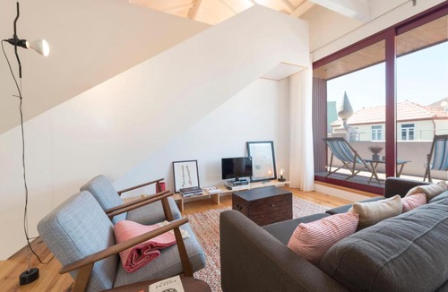 Centro / Baixa Apartment | LovelyStay - Top Floor Balcony Apartment