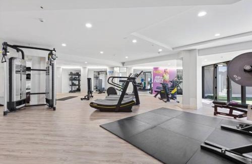 Takapuna Apartment | Luxurious Apt Gym Tennis Carpark 6th Floor