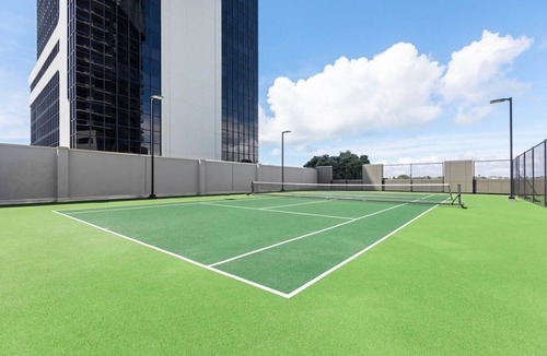 Takapuna Apartment | Luxurious Apt Heart of Takapuna Gym Tennis