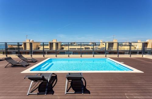 Olhao Apartment | Luxury 2-Bedroom Apartment with Rooftop Pool, Village Marina, Olhão