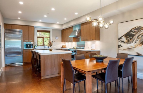 Whistler House | Luxury 4 BR | AC | Double Garage | Private Hot Tub | Mountain Views | Managed By Aloha Whistler
