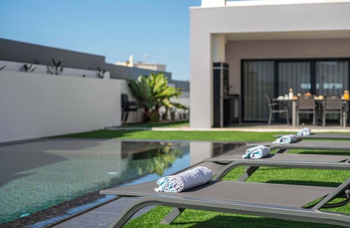 Montes de Alvor Villa | Luxury 5-Bedroom Villa in Alvor with Pool