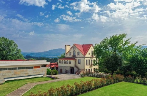 Arcos de Valdevez Villa | Luxury and Nature Retreat with Pool, Jacuzzi & BBQ