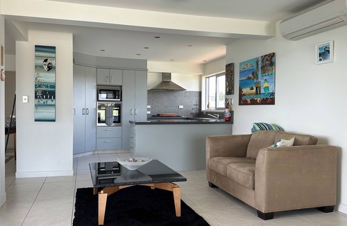 Tindalls Beach House | Luxury clifftop retreat in Tindalls Bay, Whangaparaoa Peninsular, Auckland