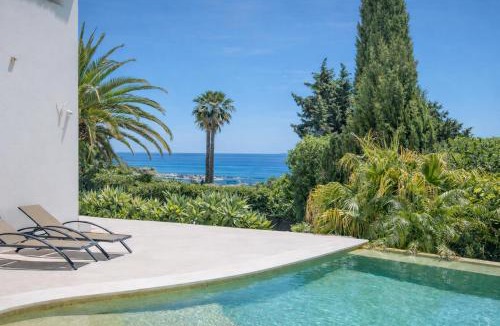 Funchal Villa | Luxury Sea Views Smart Villa Luz Bliss, 2 Stunning Sea Views, Infinity Pool, Sauna, Gym, Home Cinema, Full Smart Home Technology and Full Privacy
