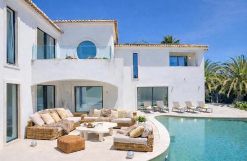 Funchal Villa | Luxury Sea Views Smart Villa Luz Bliss, 2 Stunning Sea Views, Infinity Pool, Sauna, Gym, Home Cinema, Full Smart Home Technology and Full Privacy