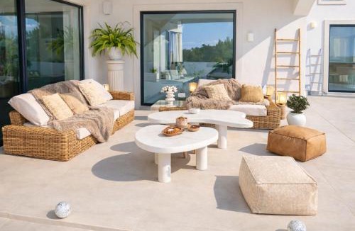 Funchal Villa | Luxury Sea Views Smart Villa Luz Bliss, 2 Stunning Sea Views, Infinity Pool, Sauna, Gym, Home Cinema, Full Smart Home Technology and Full Privacy