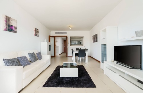 Telheiro Apartment | Marina Village Pool Garage Prime Location AC