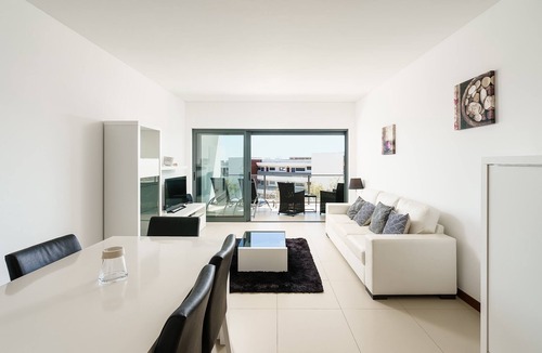 Telheiro Apartment | Marina Village Pool Garage Prime Location AC