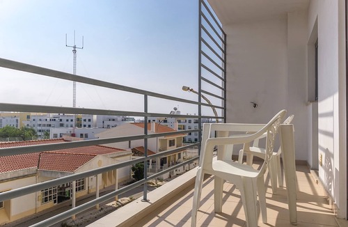 Armacao de Pera Apartment | Marley Yellow Apartment, pool, Wifi