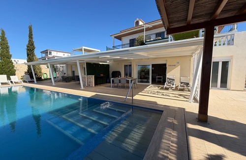 Vale Formoso Apartment | Mel de Flor Apartment with Sea View, Shared Infinity Pool, Garden & Wi-Fi
