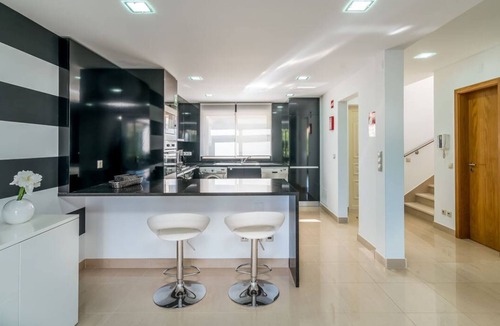 Castelo House | Modern, comfortable house in a quiet condominium, 600m from the beach