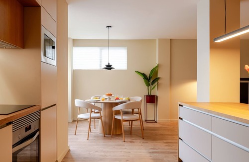 Vilarinha Apartment | Modern Studio, Open Plan Elegance by HostWise
