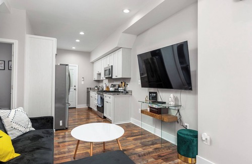 Shaw House | Modern Townhome with AC in the heart of Washington Shaw/Logan Circle