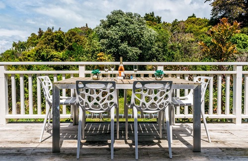 Oneroa Cottage | Mrs Jones Holiday Cottage - Waiheke Holiday Home