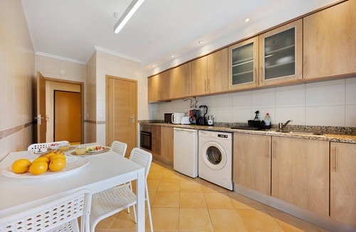 Ameijeira House | Muralhas View Apartment – Modern Comfort Near Lagos Old Town and Beaches