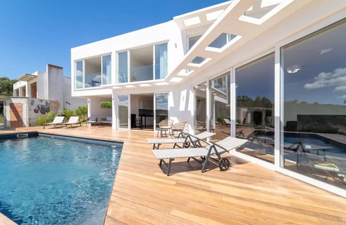 Aljezur House | New! Arrifana Lake House
