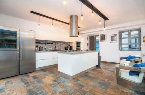 Se House | Oak Moon House | Stylish Stay in Faro City Centre