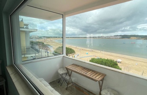 Sao Martinho do Porto Apartment | On the most beautiful beach, a fully renovated, fully equipped apartment that sleeps 10,