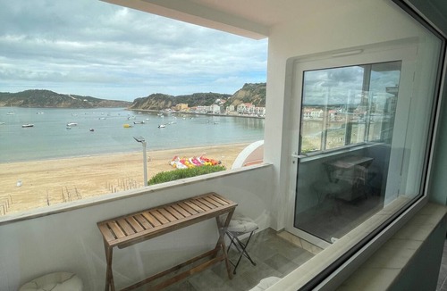 Sao Martinho do Porto Apartment | On the most beautiful beach, a fully renovated, fully equipped apartment that sleeps 10,