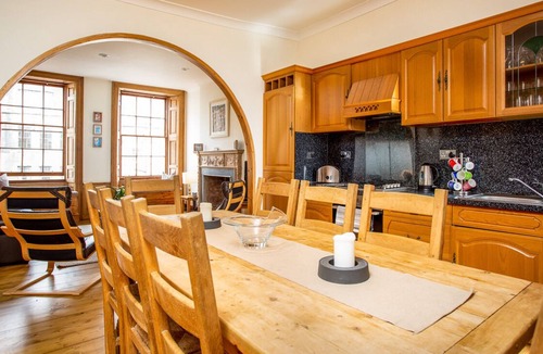 Old Town Apartment | Overlooks historic Royal Mile , 166 High Street, Old Town. City Centre
