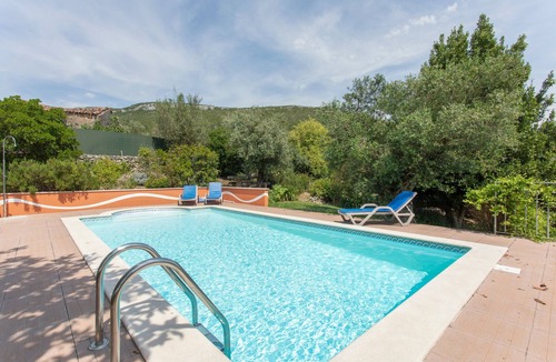 Camparca House | Palheiro: Holiday Home with Mountain Views, Wi-Fi & Air Conditioning