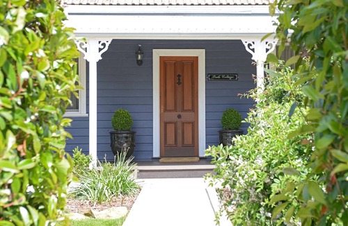 Wentworth Falls House | Poet’s Cottage c1912 Scenic Hikes, Fire, Spa Bath