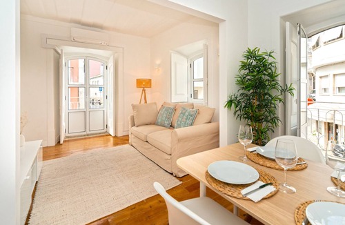 Santa Isabel Apartment | Príncipe Real Lovely Apartment
