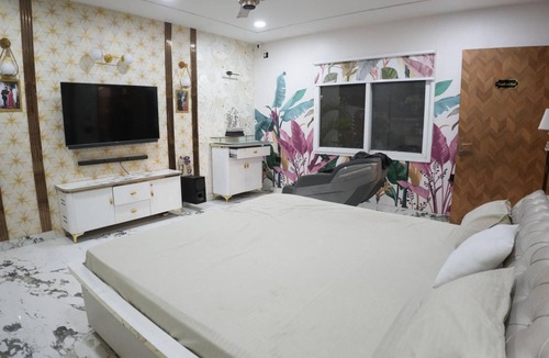 Faridabad House | Premium 5BHK Luxury Villa with Private Pool – RasKunj by Vistaflo