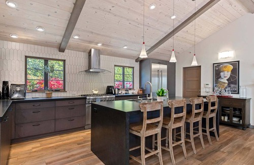 Montecito House | Premium Location Heated Pool & Hot Tub walk to Lower Village