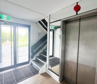 Newton Apartment | Private Room in Akl CBD Hostel, Near Train & Bus