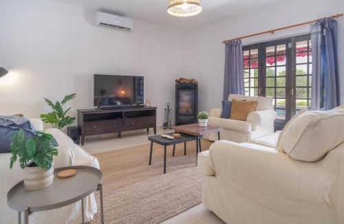 Sargacal House | Quinta do Coala - Spacious Countryside Orchard House & Cottage, 10 min from Lagos